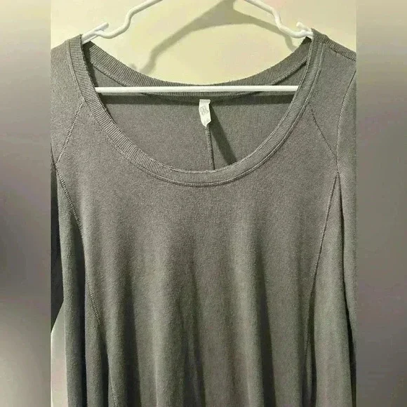Free People gray ribbed long sleeve scoop neck a line swing tee size small - Picture 4 of 9
